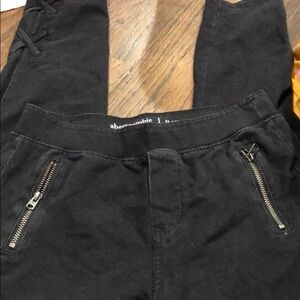Comfortable Abercrombie Black Cotton Blend Pants with Zip Pockets size  11/12